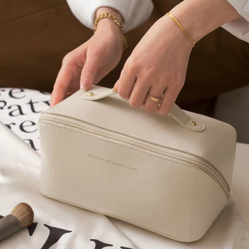 portable women cosmetics bags