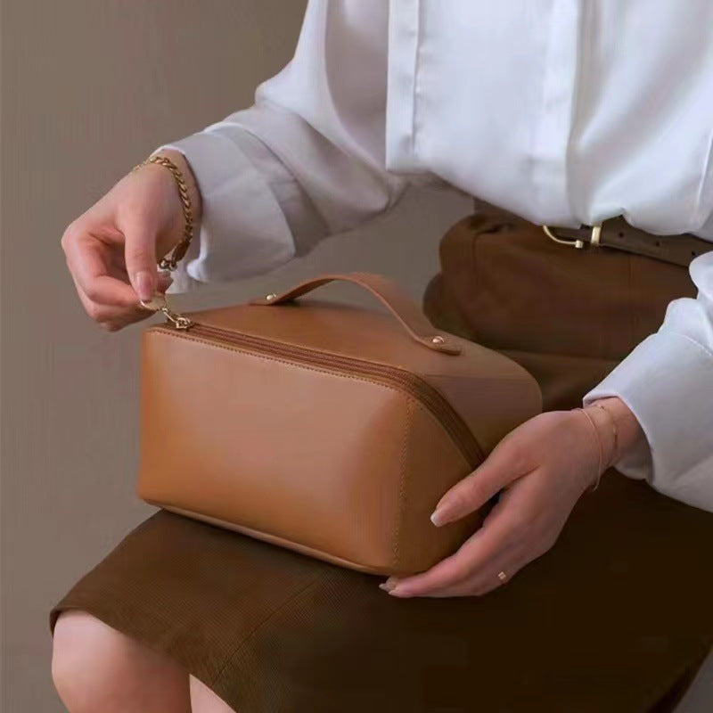 portable women cosmetics bags